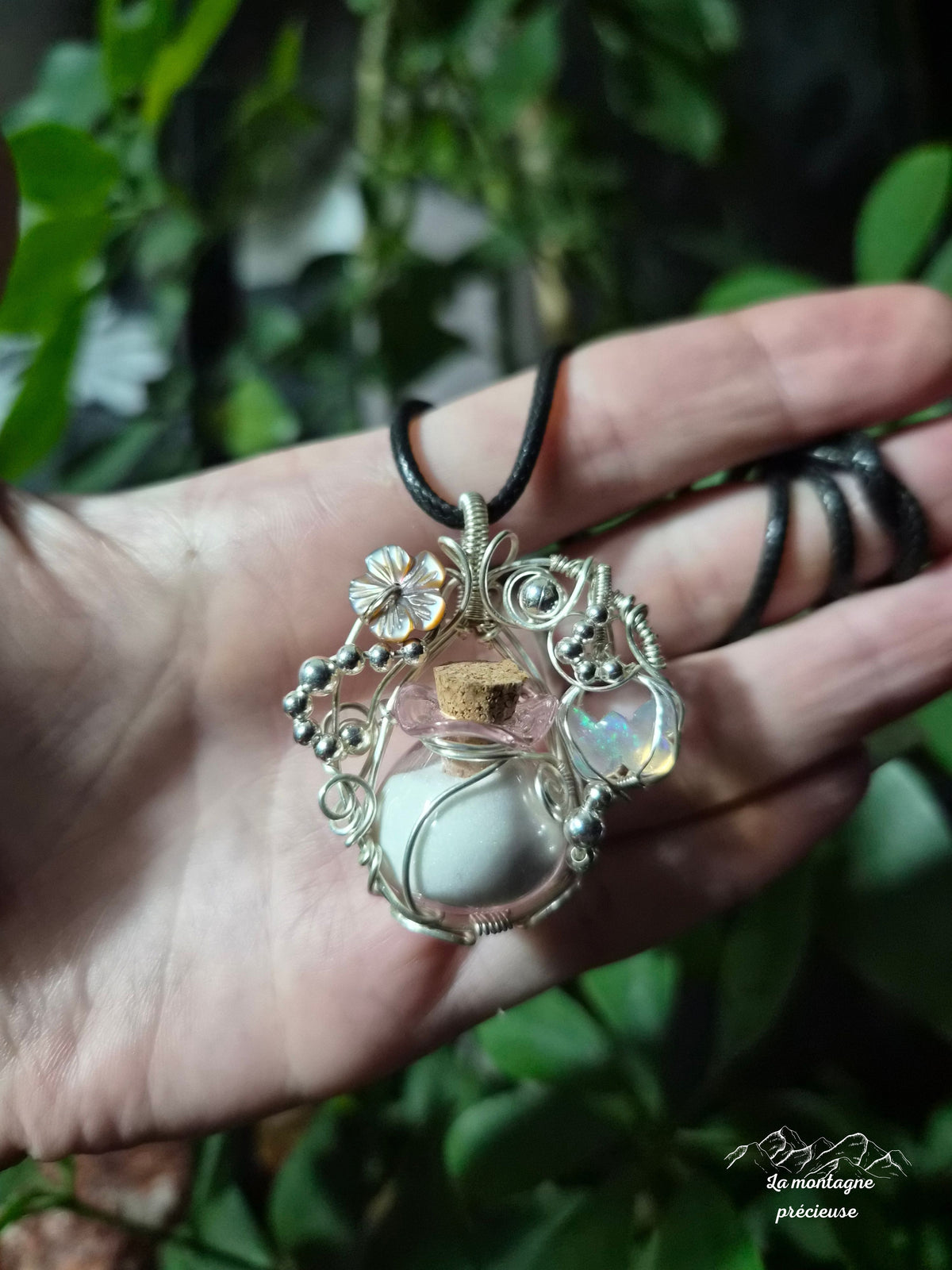 Pendentif "L'Élixir des Ailes de Lumière"