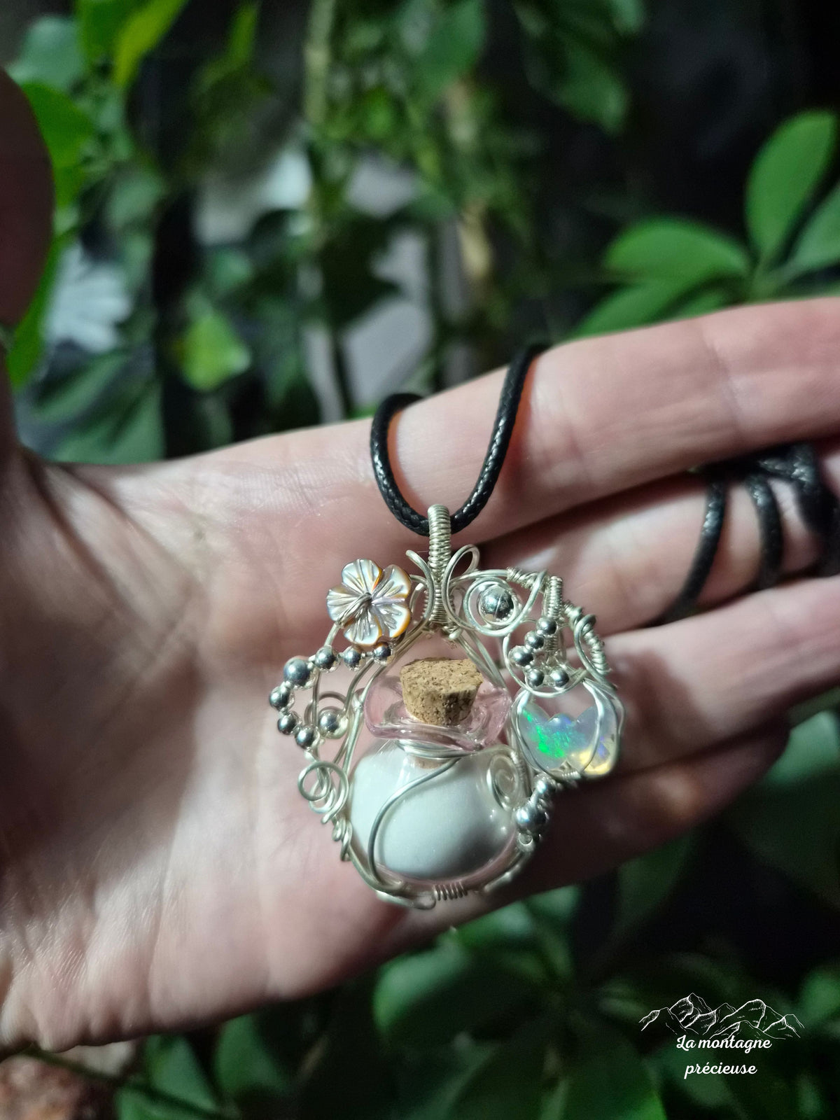 Pendentif "L'Élixir des Ailes de Lumière"