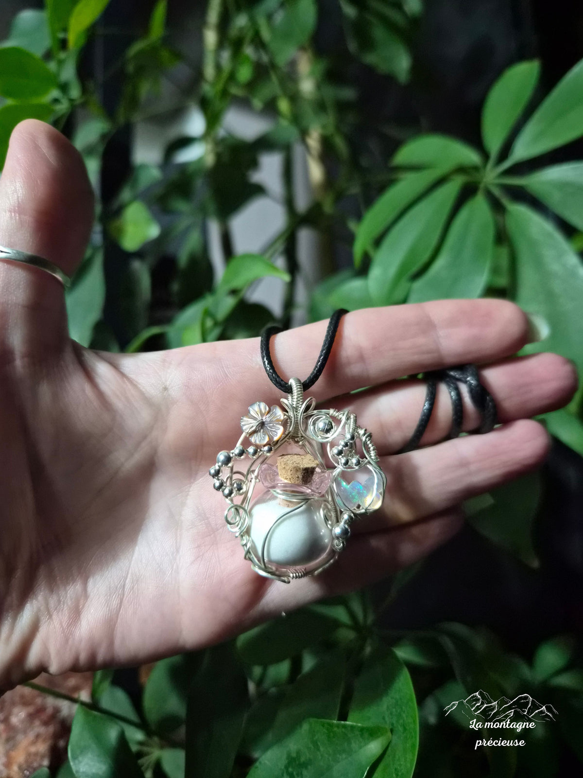 Pendentif "L'Élixir des Ailes de Lumière"