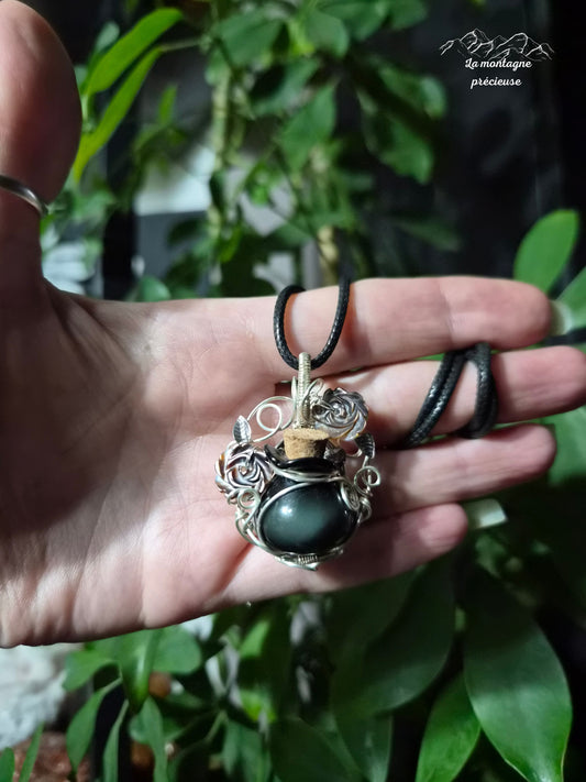 Pendentif "L'Élixir des Roses de Minuit"