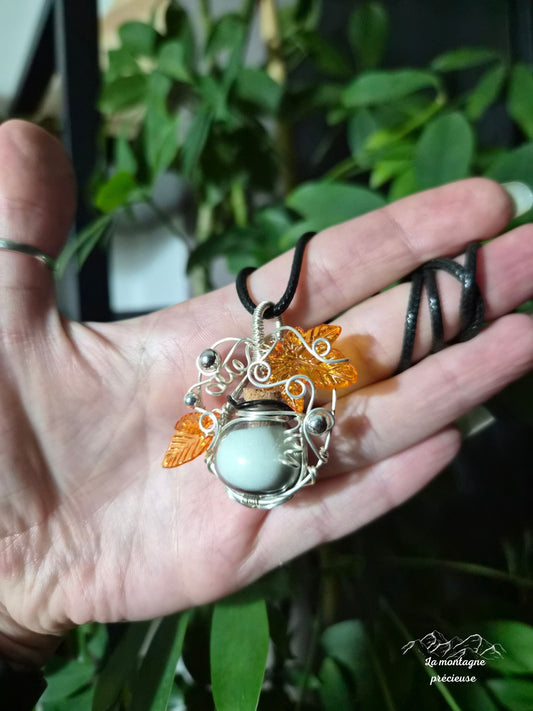 Pendentif "L’Élixir des Murmures d’Automne"