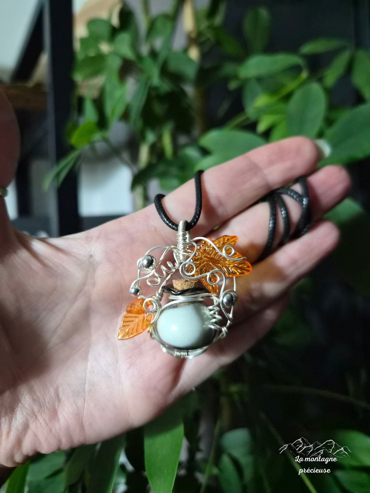 Pendentif "L’Élixir des Murmures d’Automne"