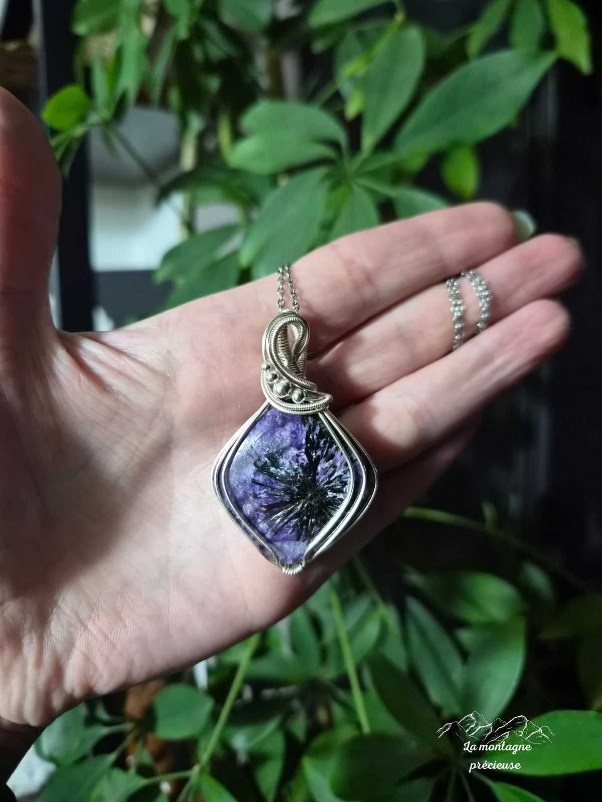 Pendentif " Éclat de Charoïte "