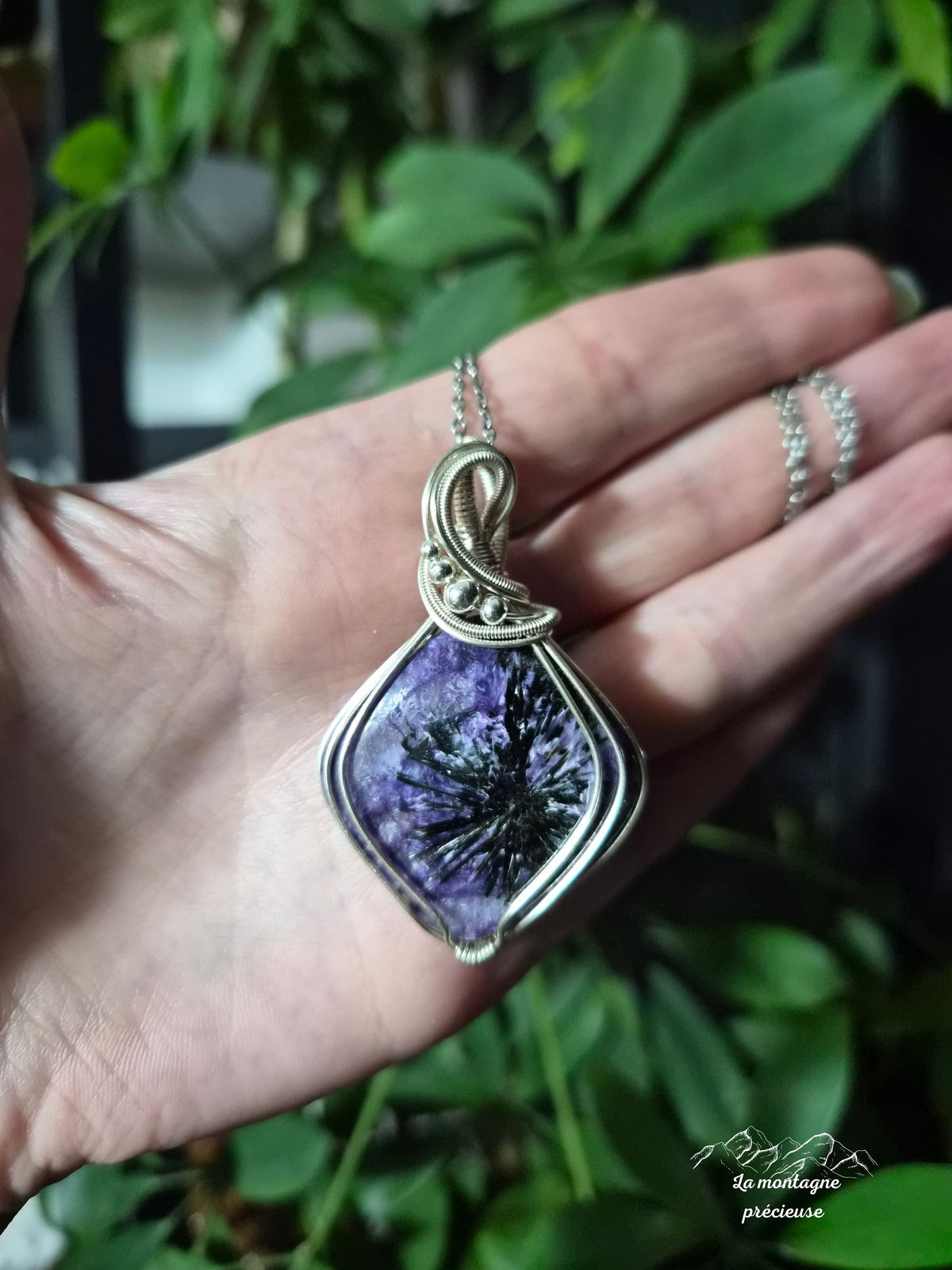 Pendentif " Éclat de Charoïte "