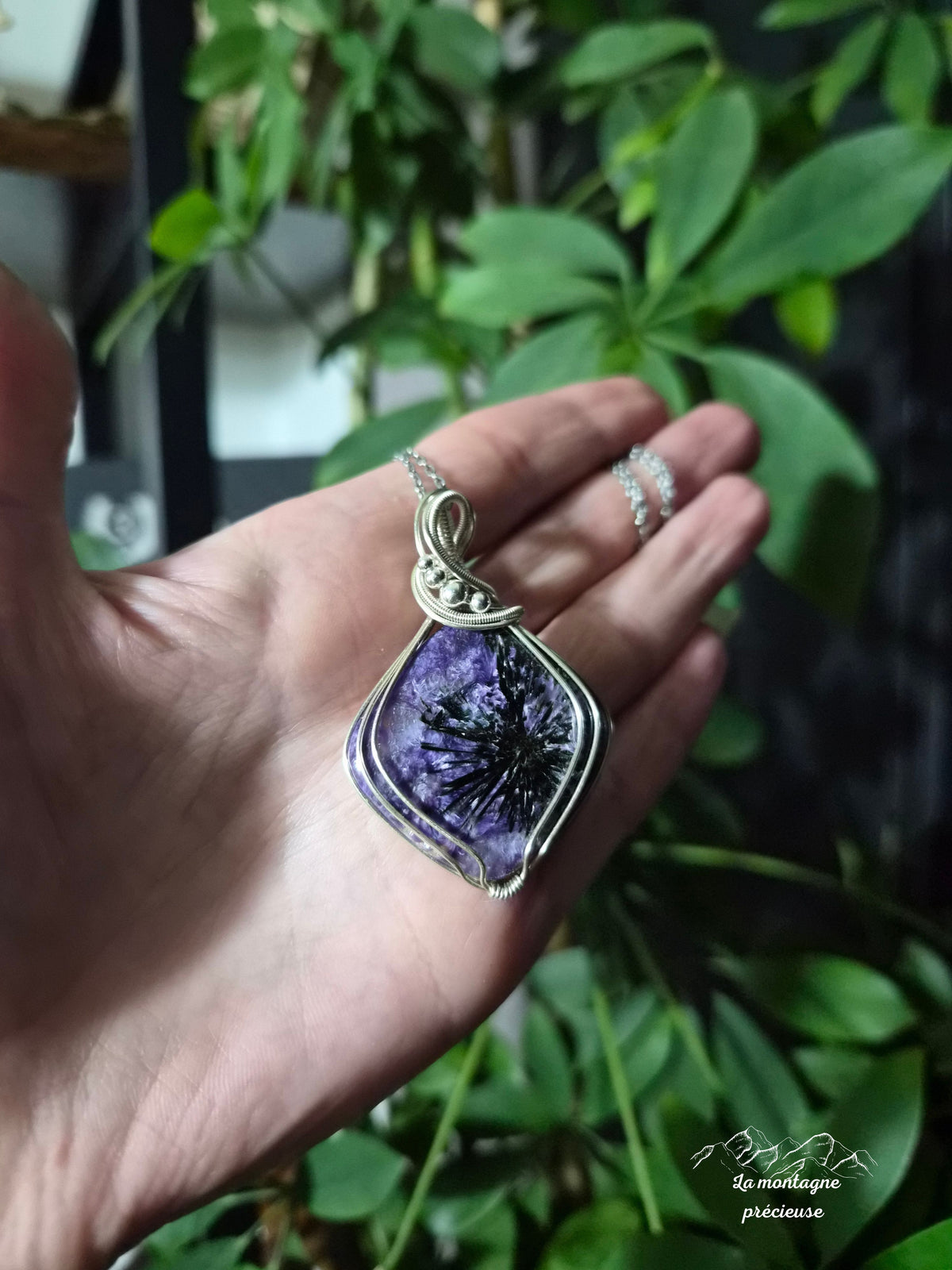Pendentif " Éclat de Charoïte "