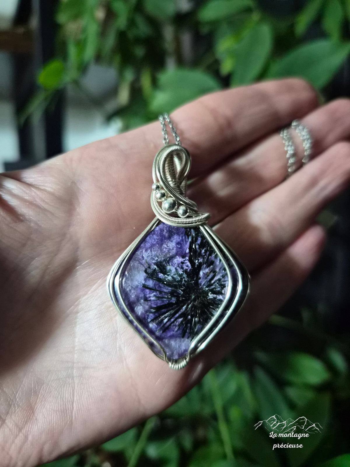 Pendentif " Éclat de Charoïte "