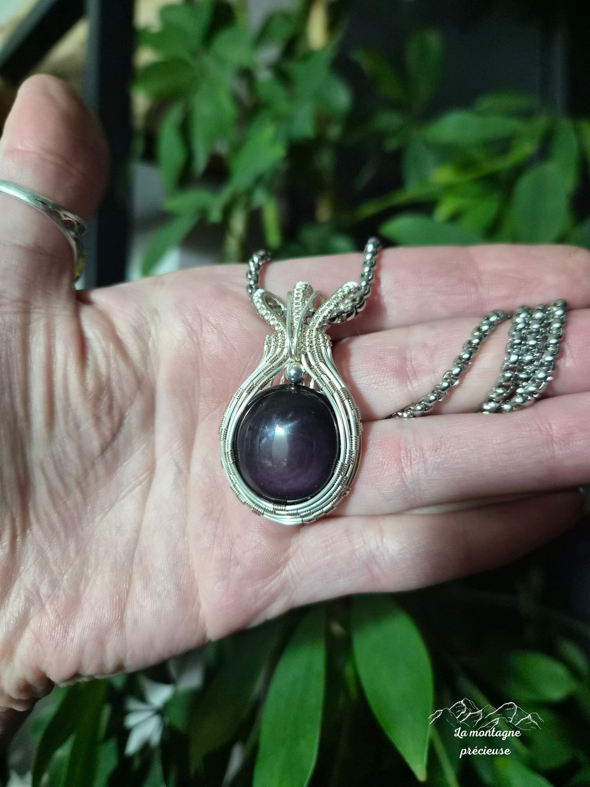 Pendentif "L’Écrin des Cieux Obscurs" en obsidienne œil céleste