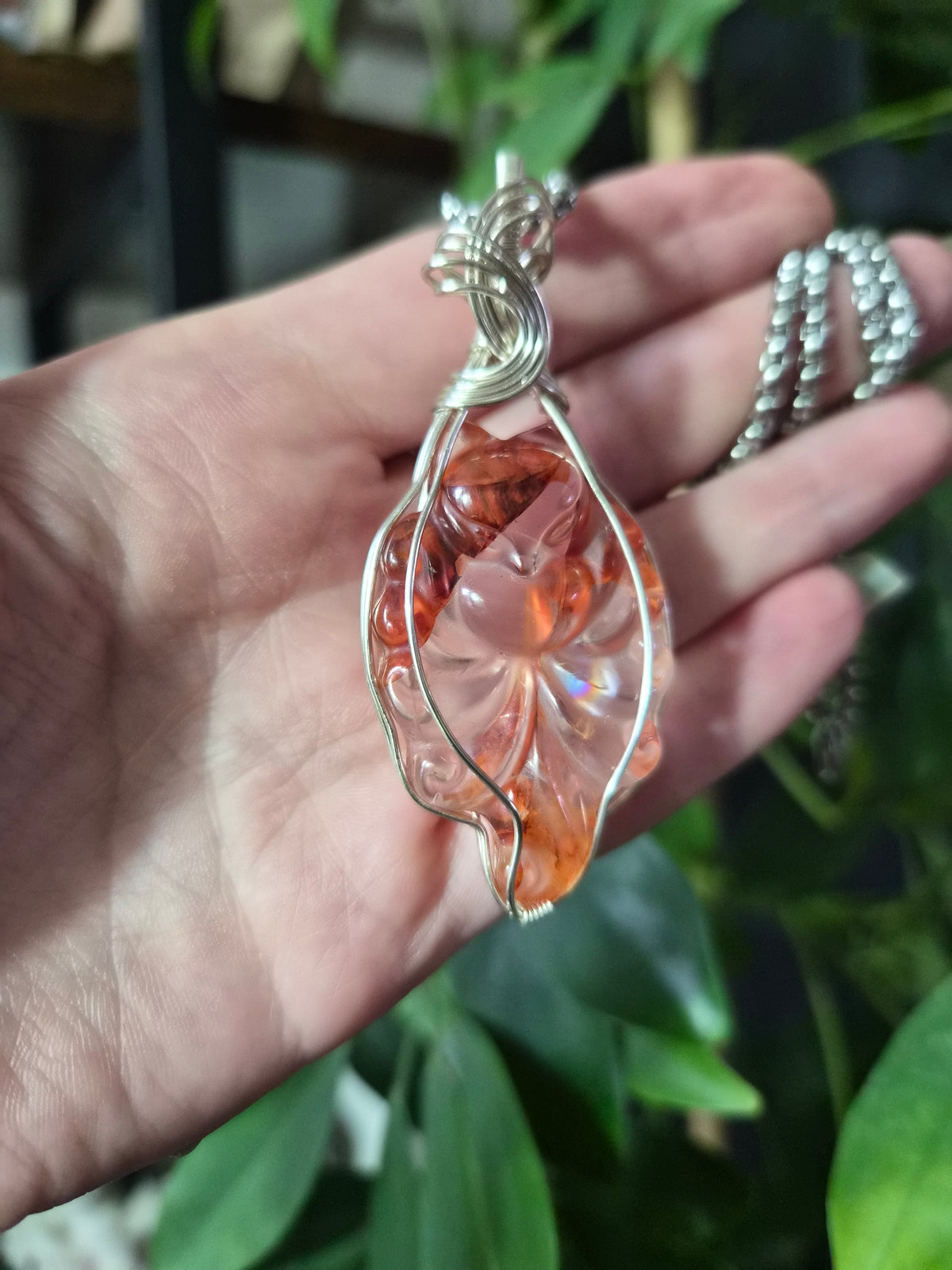 Pendentif " L'aube des neuf queues " en quartz hématoïde